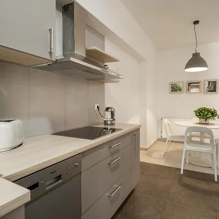 City Beach Apartment Апартаменты *