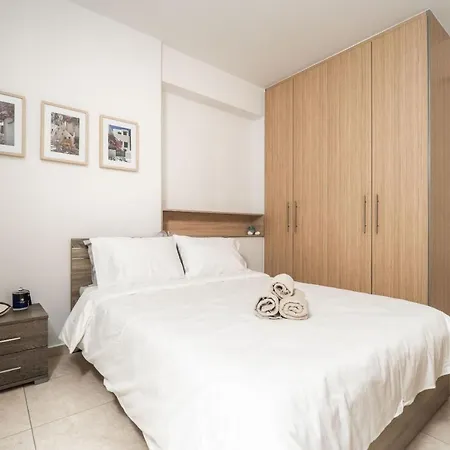 City Beach Apartment Ханья